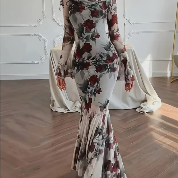 Dresses & Skirts - Floral Long Sleeve Maxi Dress